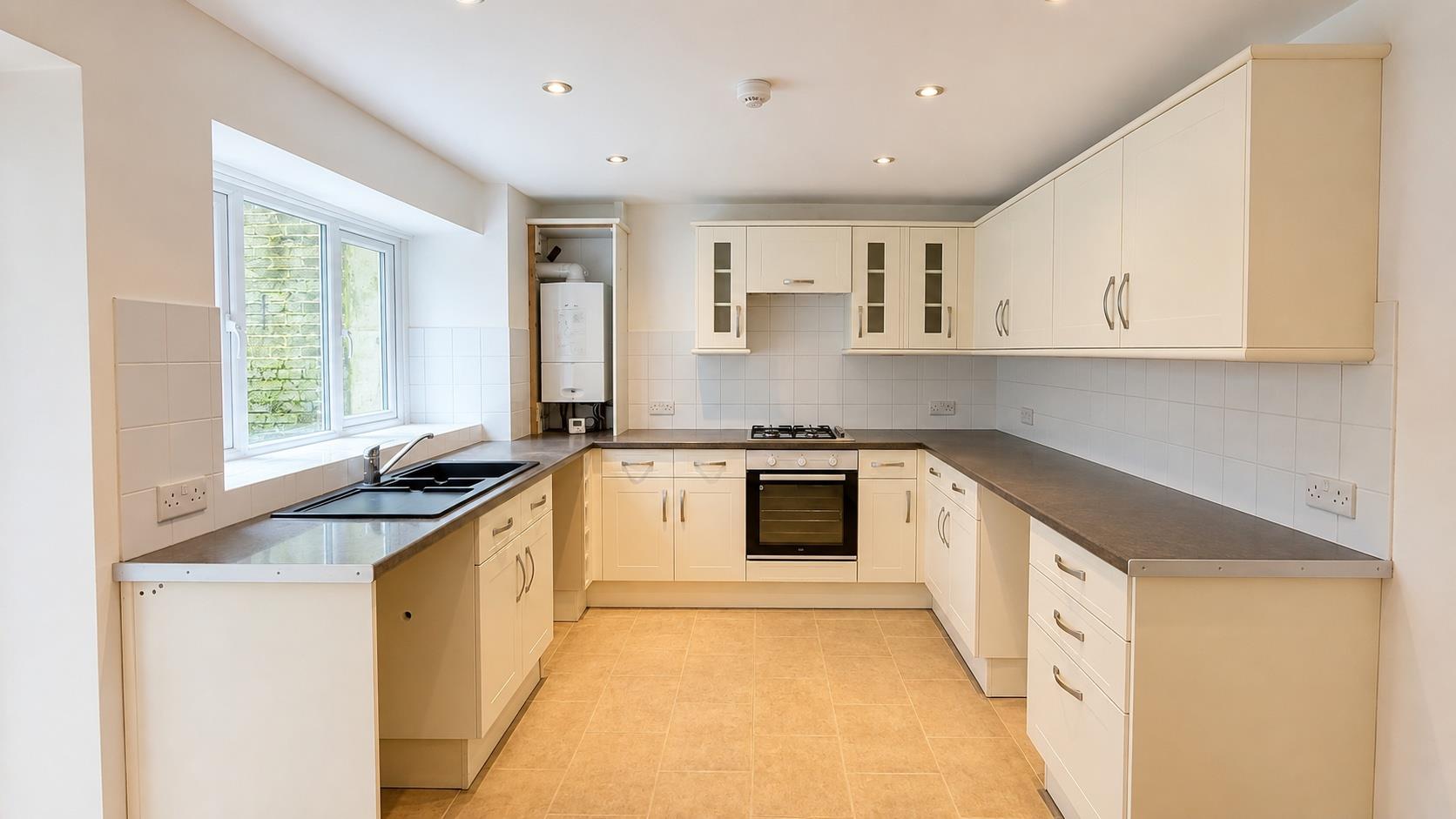 2 bed property in Marina, St. Leonards-On-Sea